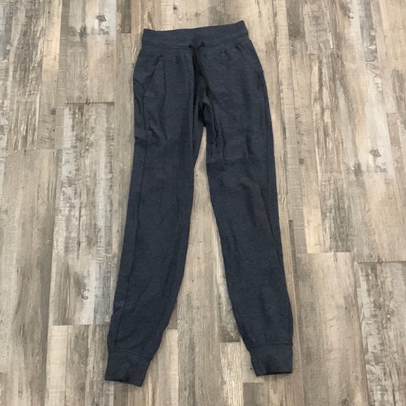 Blue Lululemon joggers size women’s 2. - Picture 3 of 4